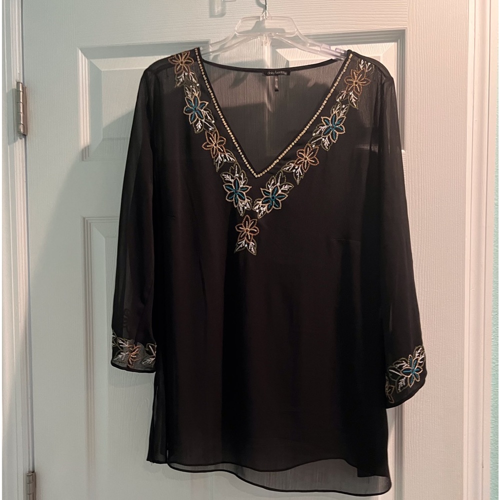 NWOT   Daisy Fuentes Sheer Embroidered Tunic/Cover Up
